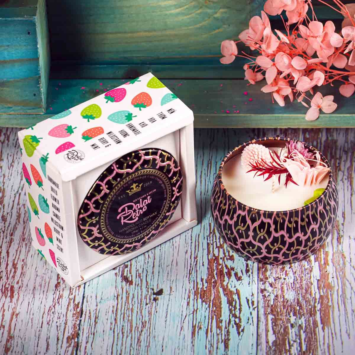 Nến thơm hộp thiết hoa văn: Dâu tây và bạc hà Strawberry and mint