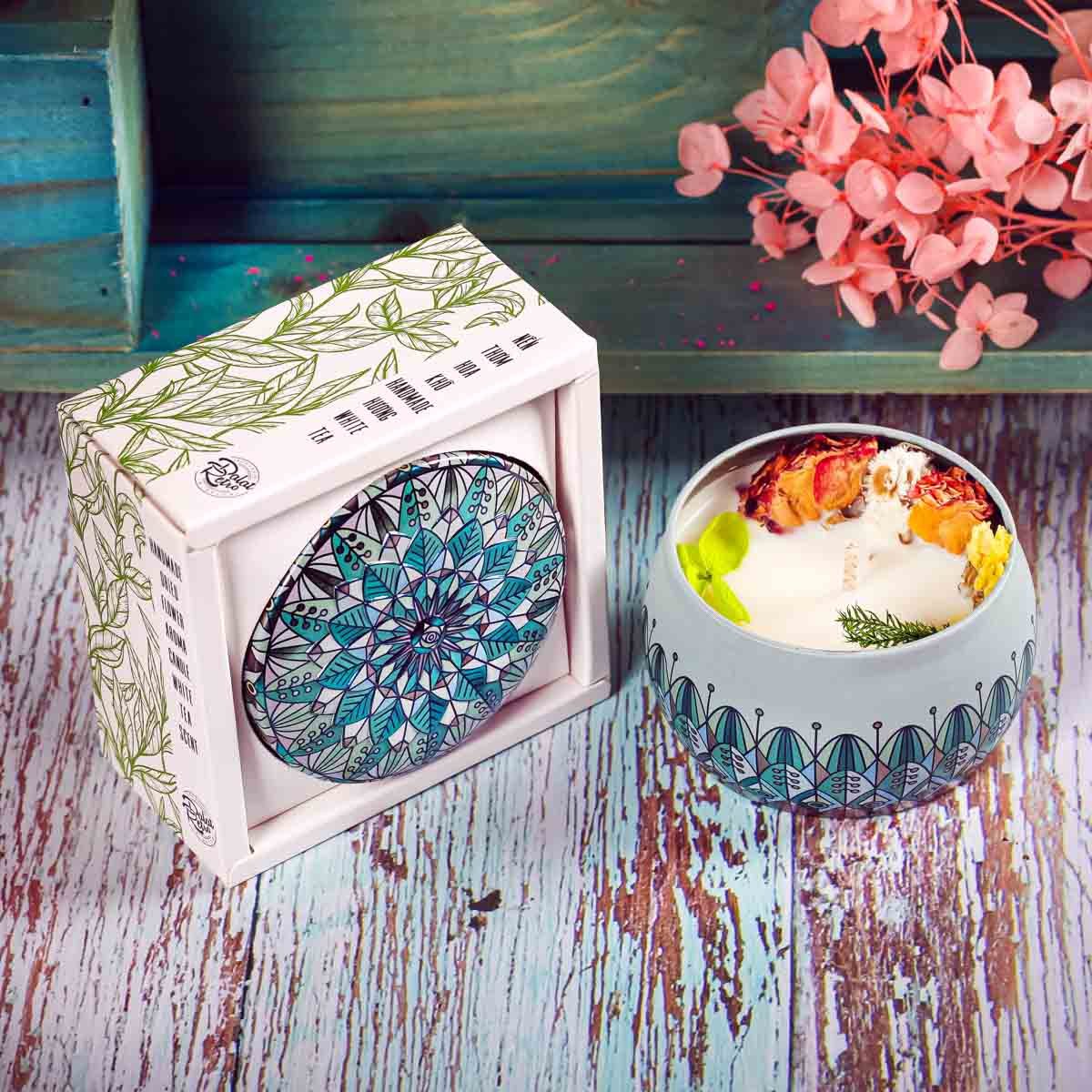 Nến thơm hộp thiết hoa văn: Trà trắng White tea