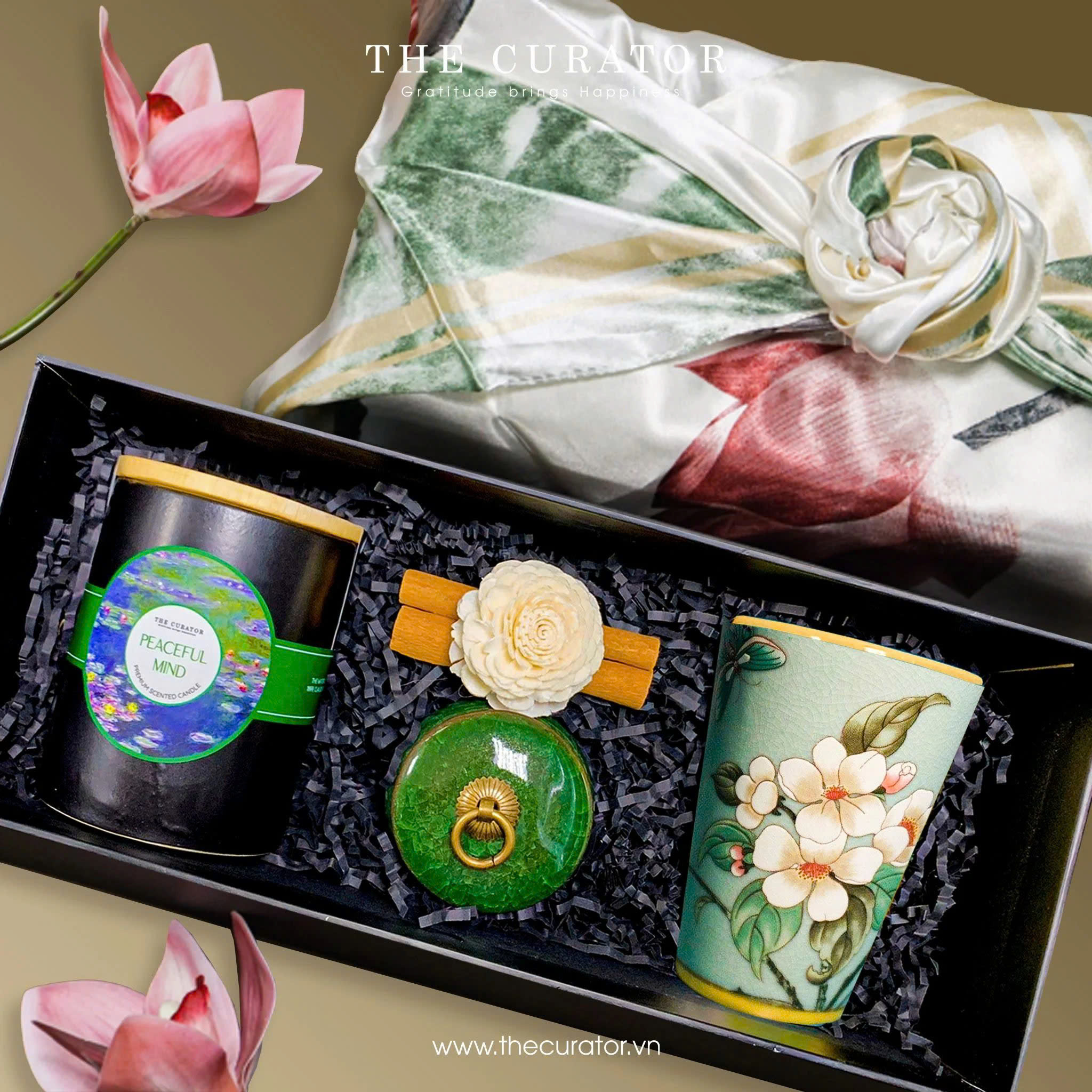 Set Quà "Peaceful Beauty", Trao Trọn Những Vẻ Đẹp Thuần Khiết, Hộp Quà Tặng Ly Sứ Vẽ Tay Cùng Nến Thơm Và Hũ Đựng Trà, Quà Cho Nữ, Quà Tặng Tinh Tế